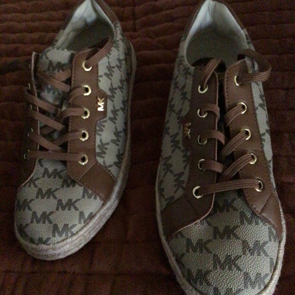 MICHAEL KORS WOMEN BRYSON LACE UP MK HERITAGE CANVAS SHOES IN NAT/LUGG - Picture 1 of 2